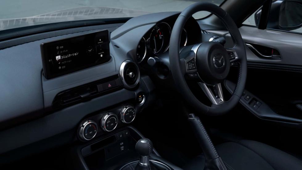 Με νέα LED φώτα και infotainment το αναβαθμισμένο Mazda MX-5